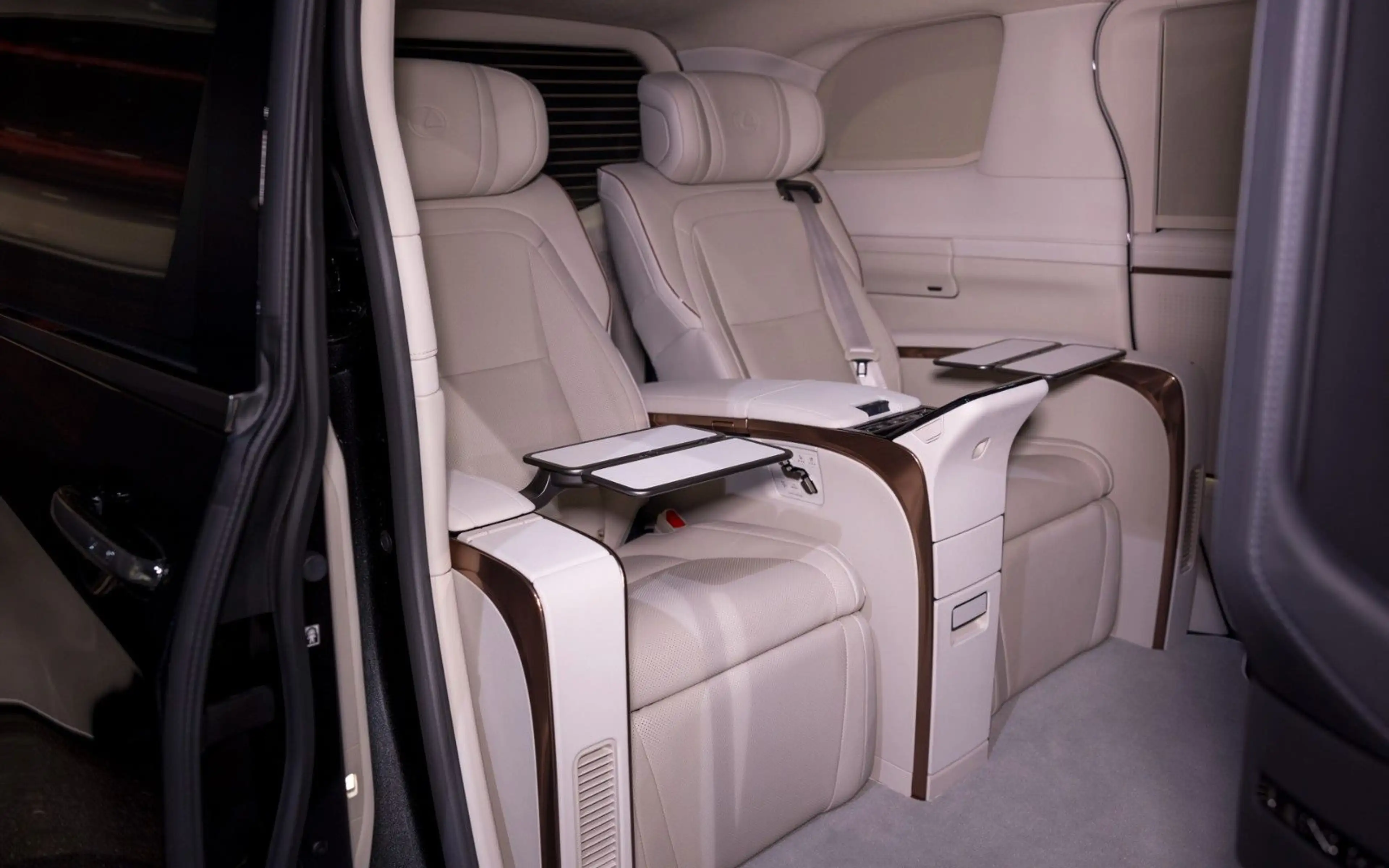 Lexus LM 350h LUXURY | 4-SEATS - FIRSTCLASS | NEW MY26 — photo 15