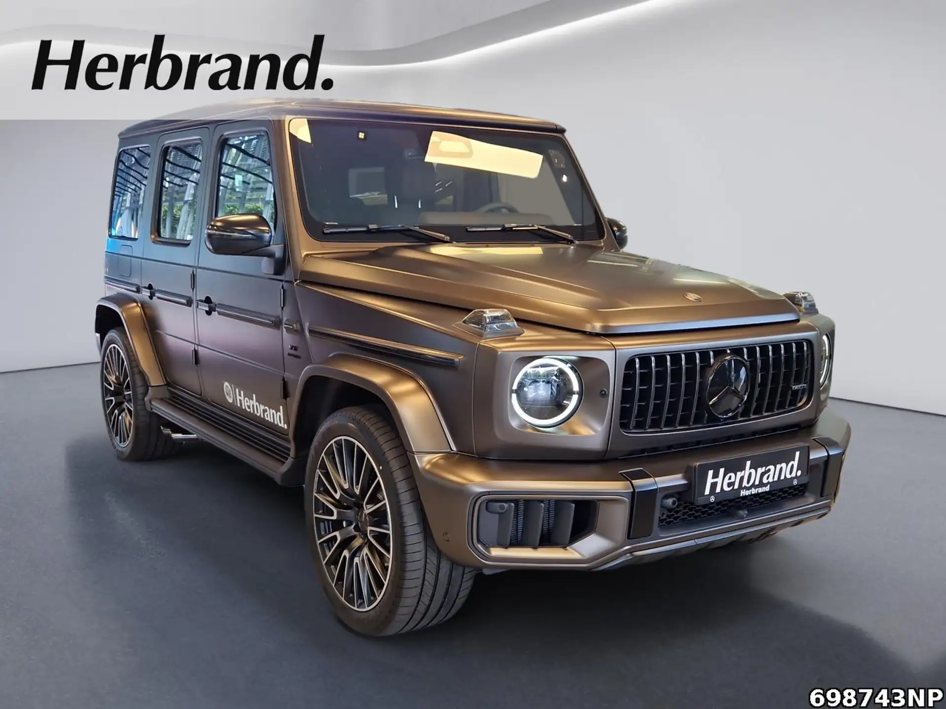 벤츠 G-Class G 63 AMG 2026 골드 사진 2