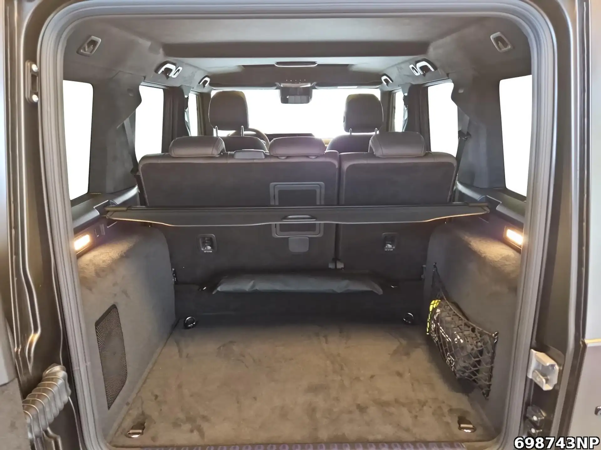 벤츠 G-Class G 63 AMG 2026 골드 사진 6