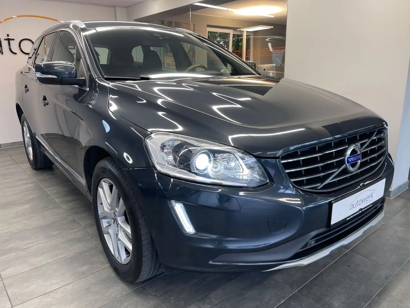 Volvo XC60 Summum AWD*AUT./Navi/Leder/Kamera/TÜVNEU* Gris - 1