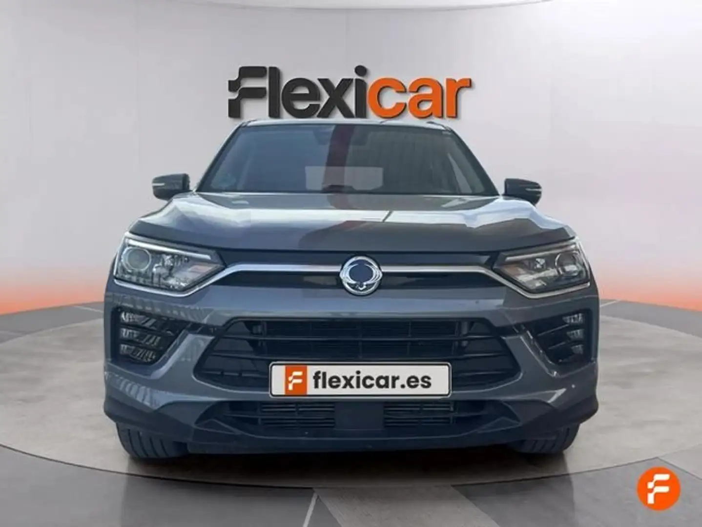 SsangYong Korando G15 Urban Plus 4x2 Aut. Gris - 2