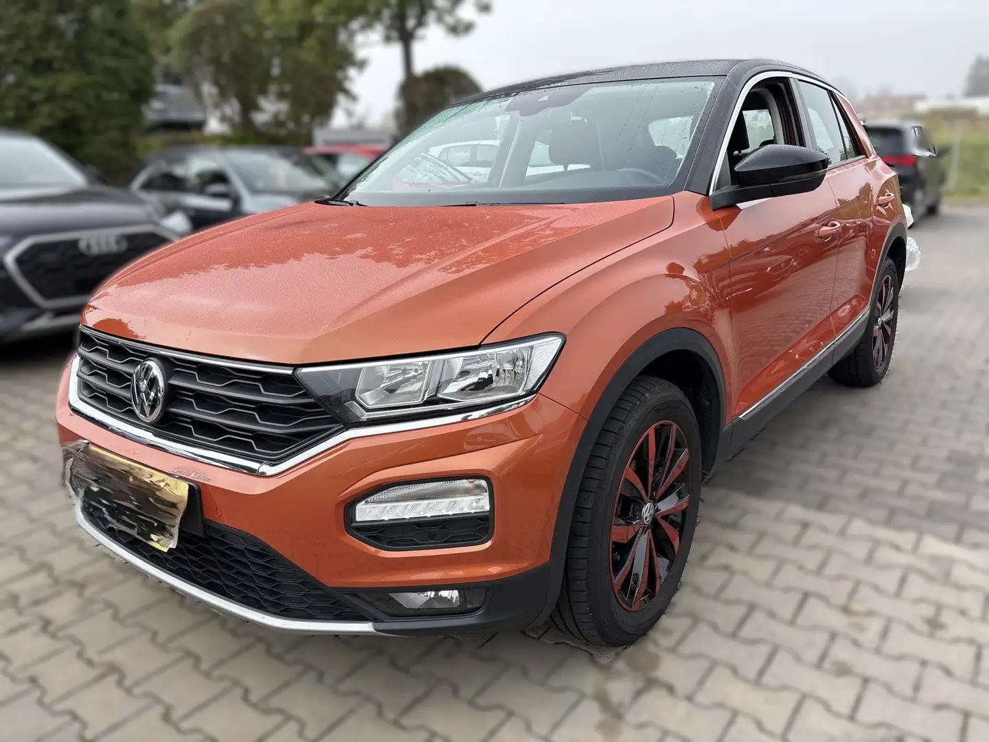 Volkswagen T-Roc 2.0 TDI 4X4/DSG/LED/ACC/PDC/APP/SZHG/LANE Orange - 1