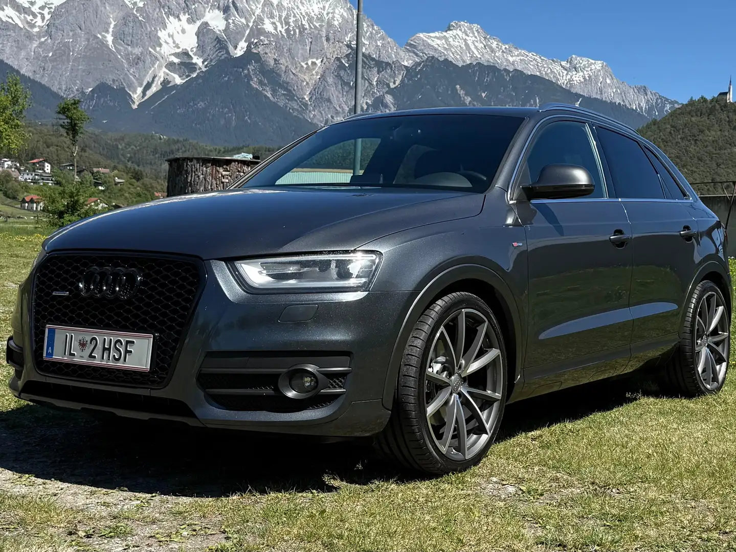 Audi Q3 Q3 2,0 TDI quattro Sport S-tronic Sport Grau - 1