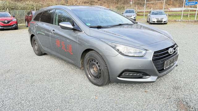 Imagine Hyundai i40 blue Trend