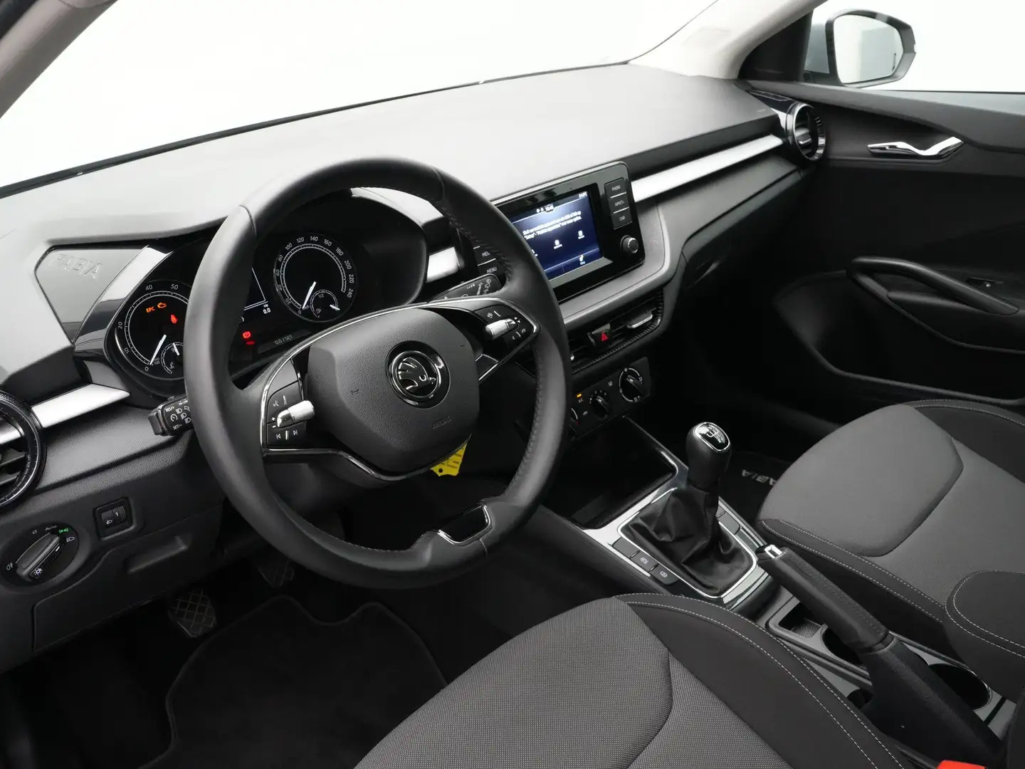 Skoda Fabia 1.0 TSI 95 pk Ambition | Parkeersensoren achter | Zilver - 2