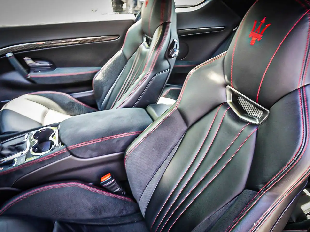 Maserati GranTurismo снимка Maserati GranTurismo
