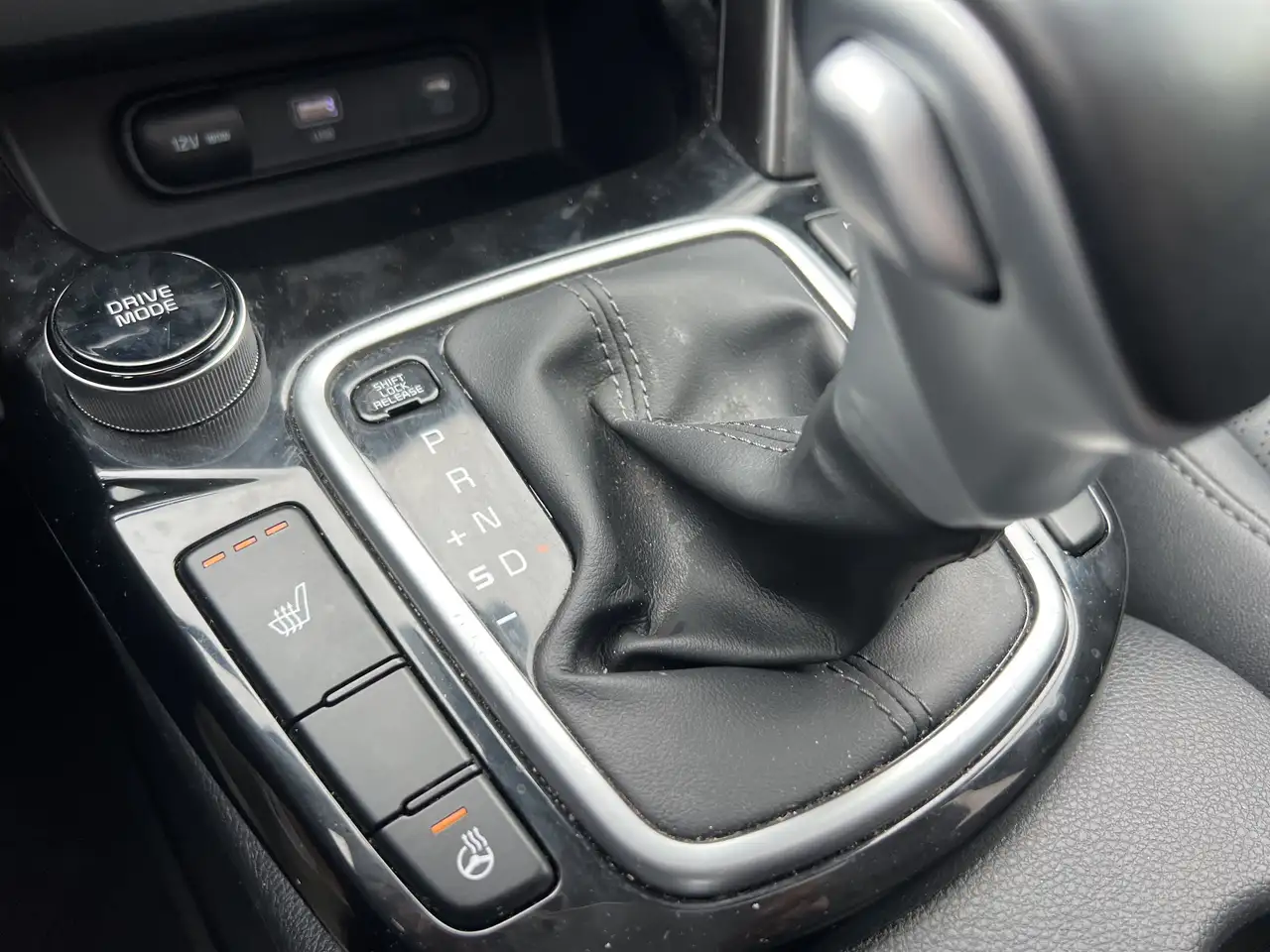 Kia Seltos снимка Kia Seltos