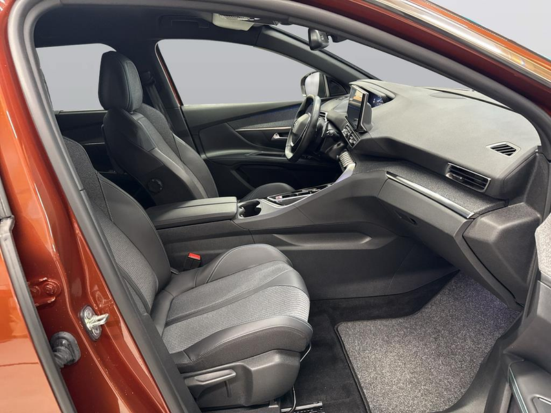 Peugeot 5008 1.2 Hybrid 136 Allure Pack — photo 10