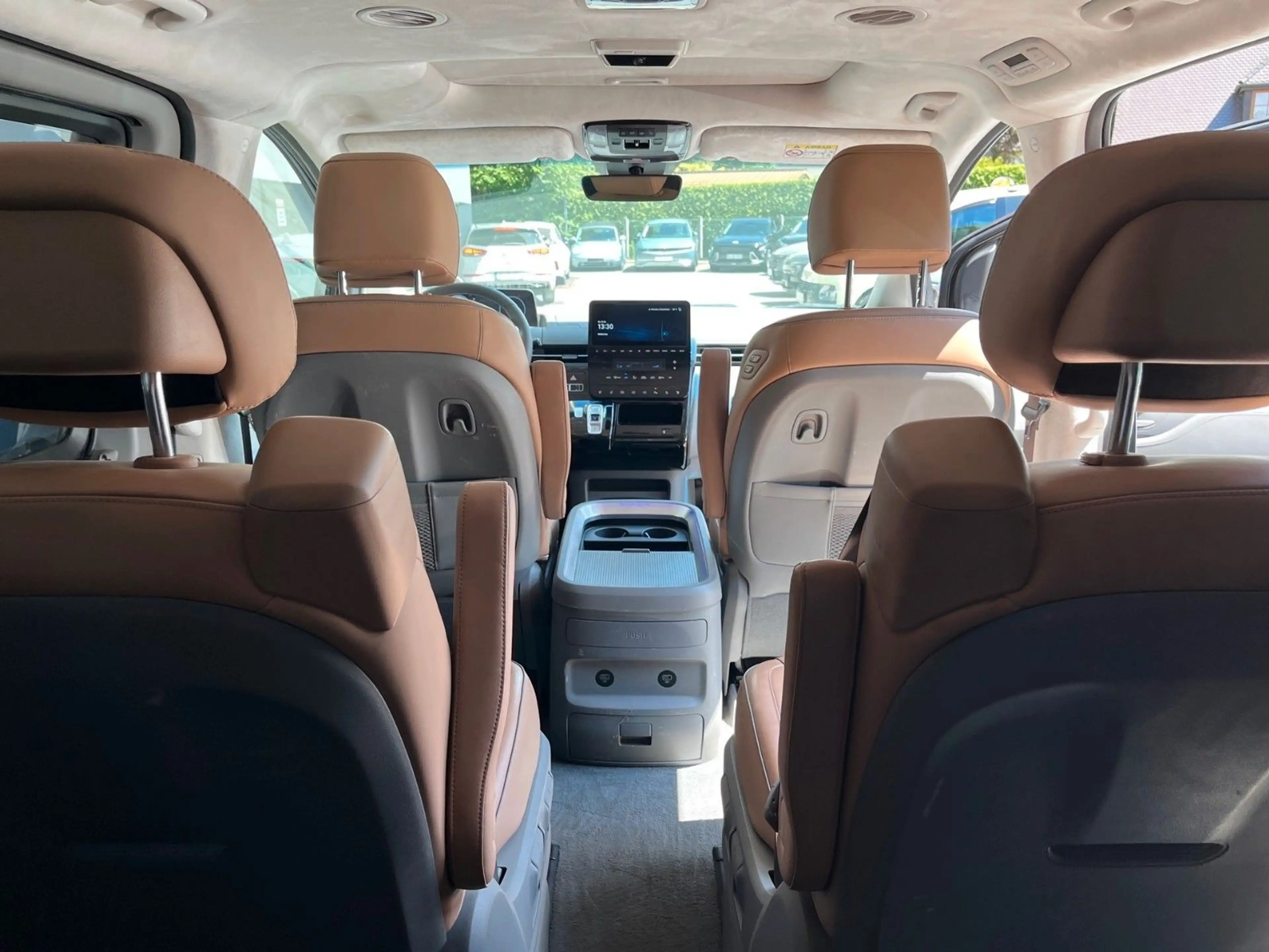 Hyundai STARIA Signature 4WD Panorama TOP — photo 15