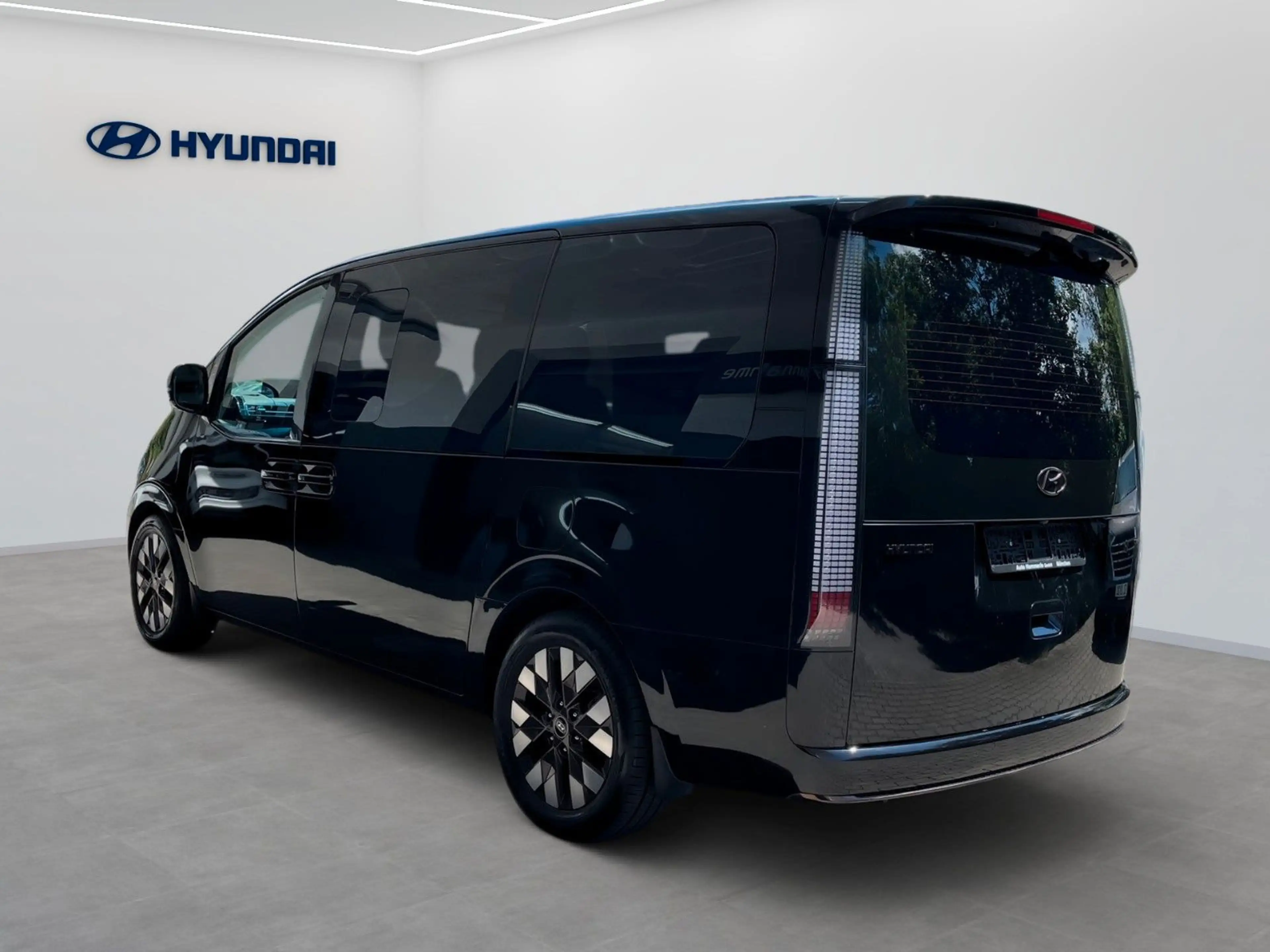 Hyundai STARIA Signature 4WD Panorama TOP — photo 4