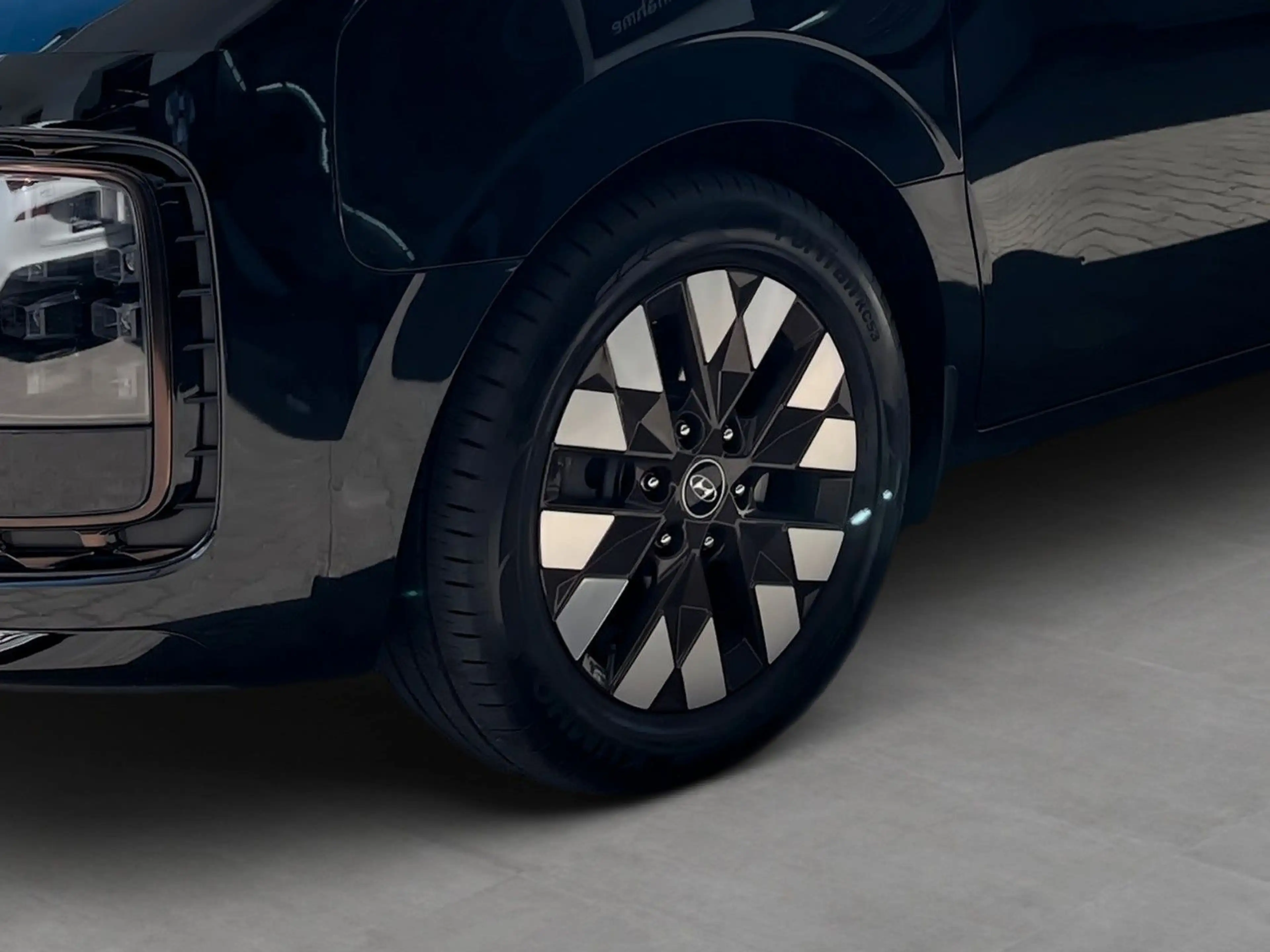 Hyundai STARIA Signature 4WD Panorama TOP — photo 5