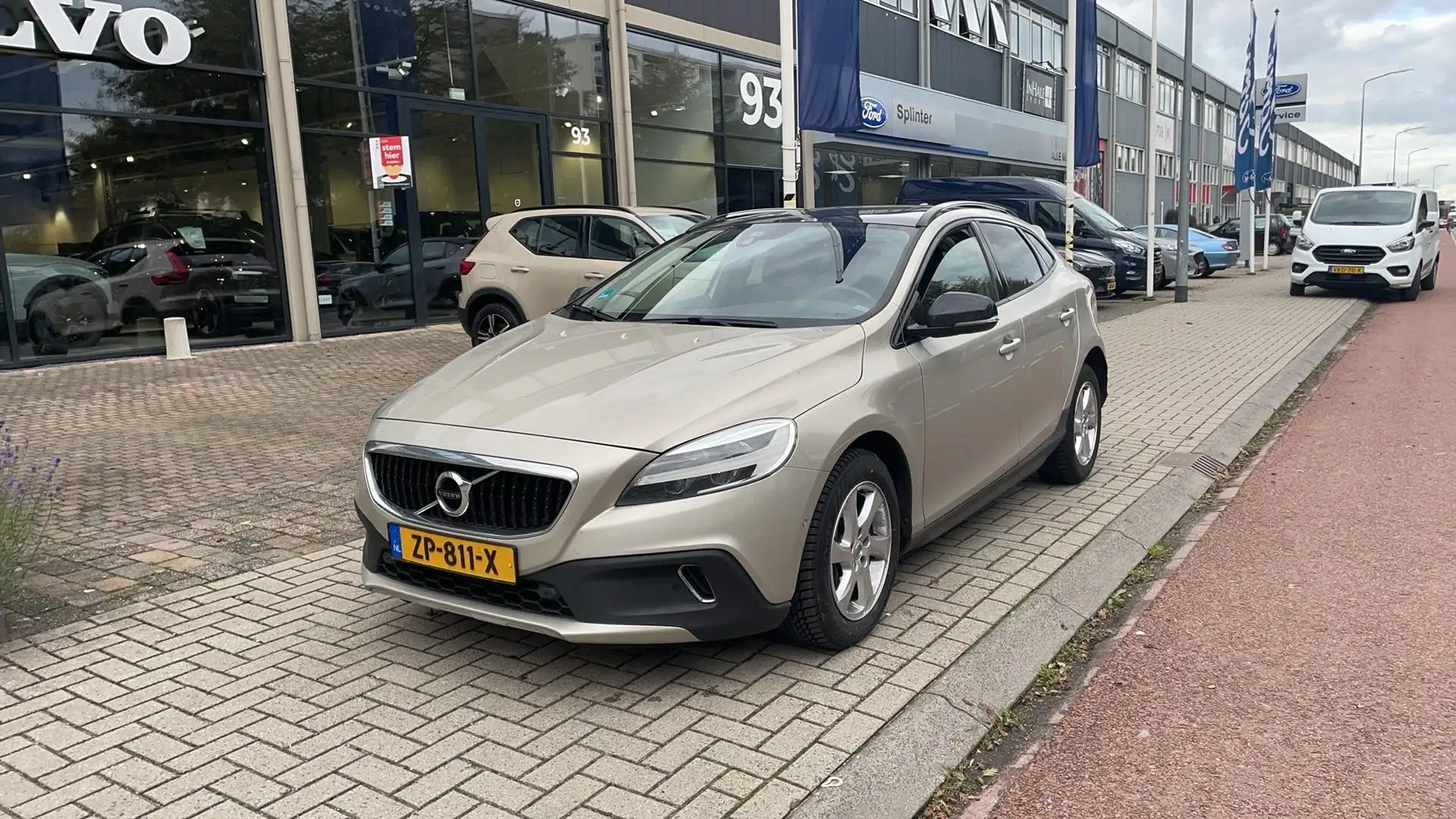 Volvo V40 Cross Country T3 Polar+ Luxury Automaat| Panoramadak | Parkeerca Beige - 1