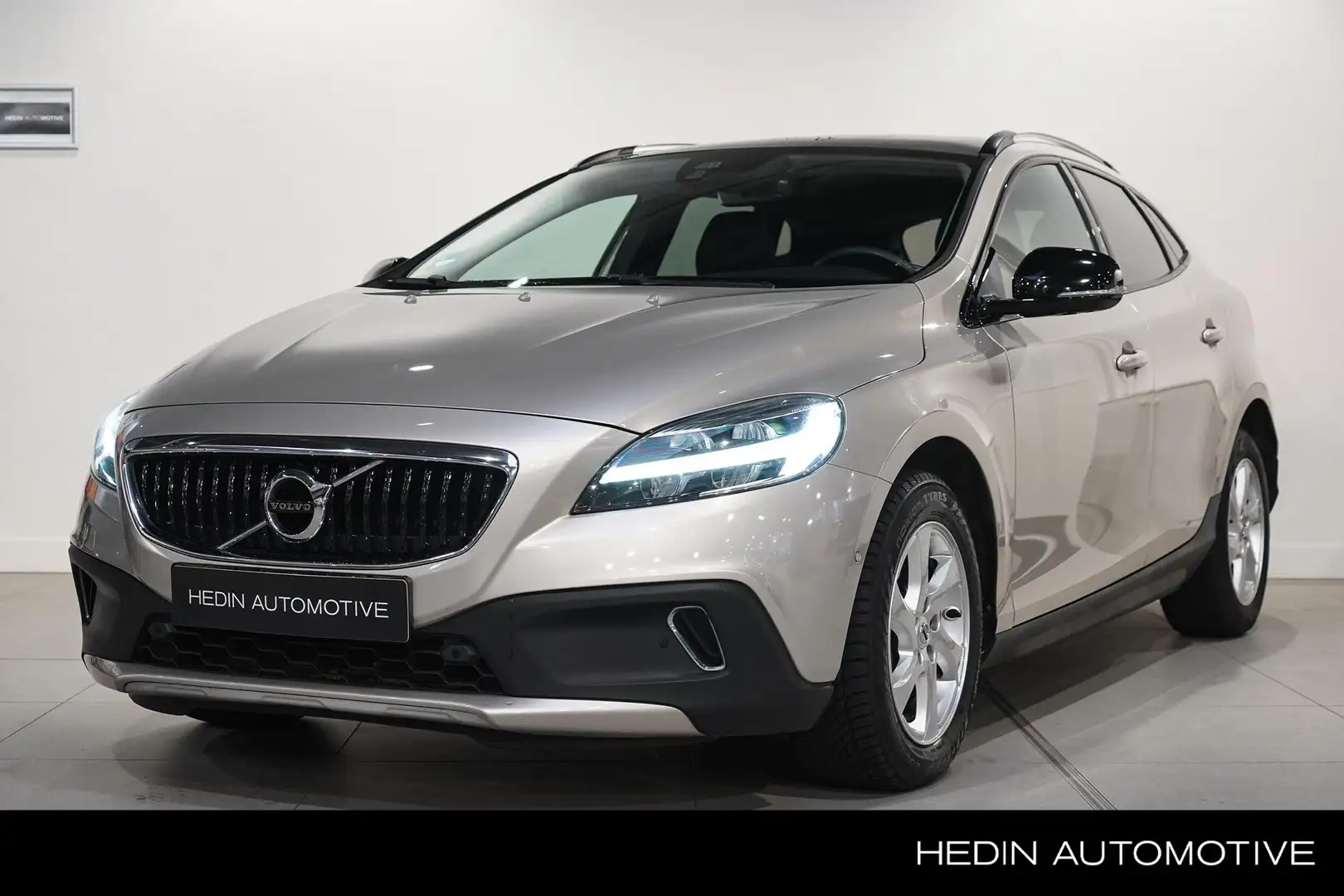 Volvo V40 Cross Country T3 Polar+ Luxury Automaat| Panoramadak | Parkeerca Beige - 1