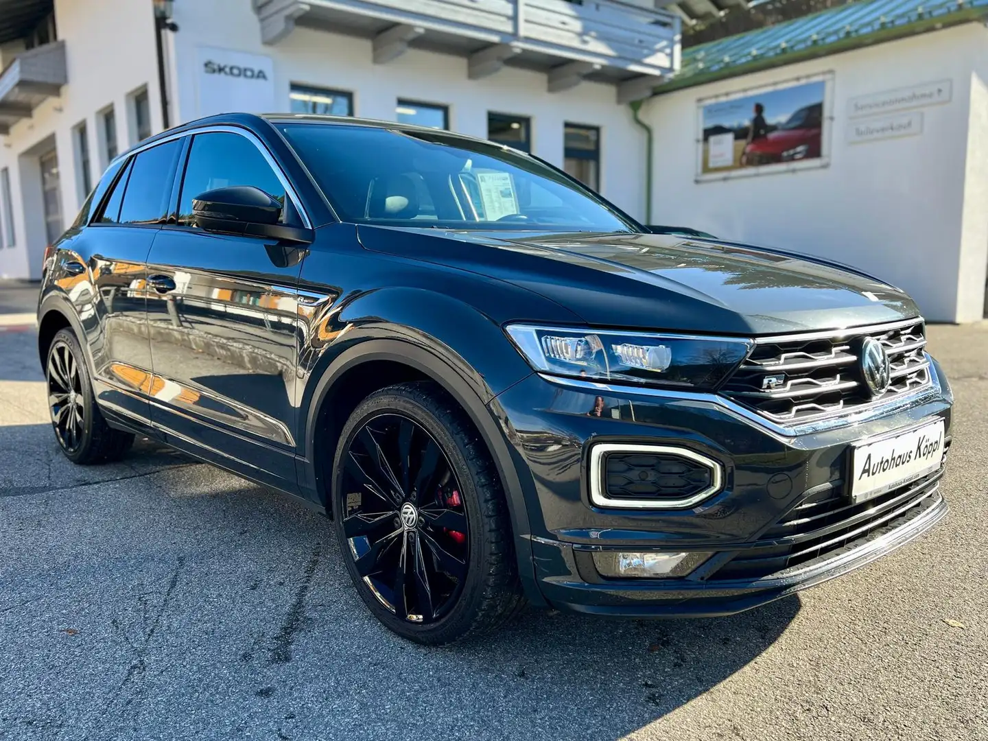 Volkswagen T-Roc 2.0 TSI DSG 4Motion Sport R-Line AHK STHZG Grijs - 2