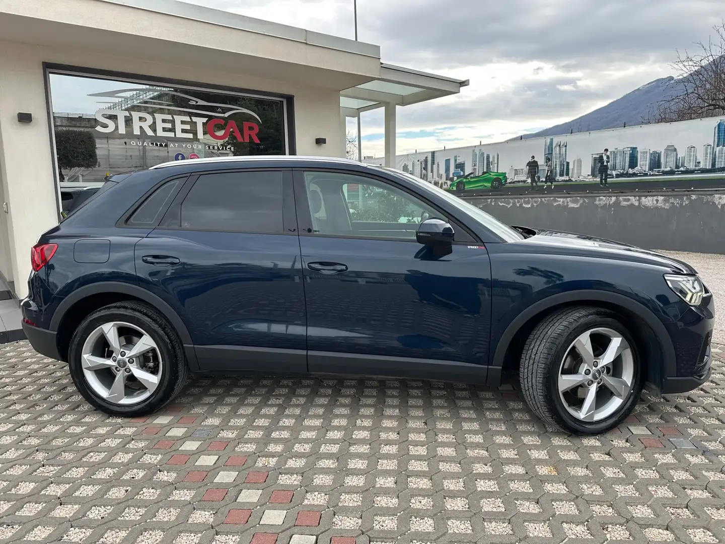 Audi Q3 35 TDI quattro Business Advanced Bleu - 2
