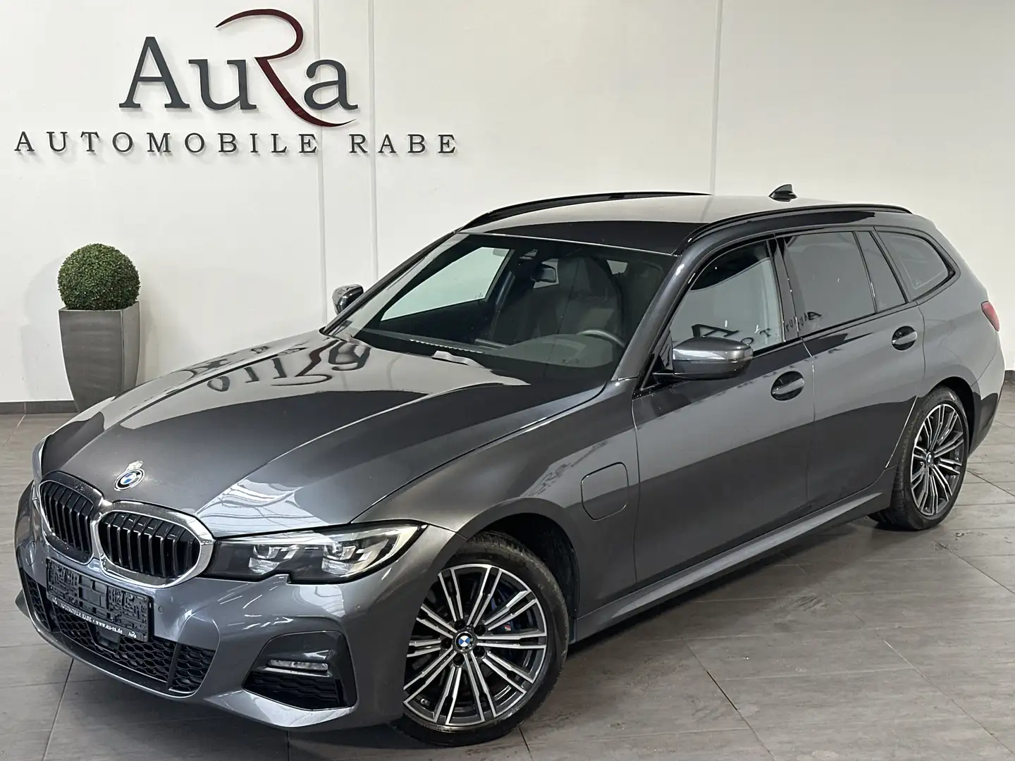 BMW 330 Touring M-Sport NAV+LED+ACC+LIVE-COCKPIT+PP Gris - 1