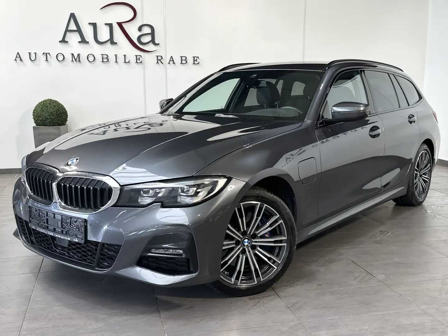 BMW 330 Touring M-Sport NAV+LED+ACC+LIVE-COCKPIT+PP Gris - 2