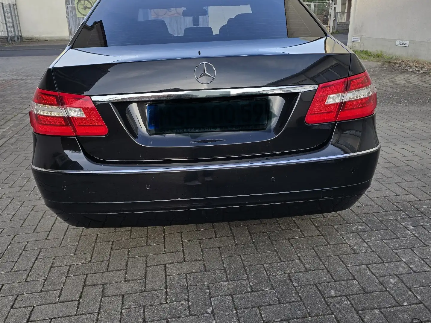 Mercedes-Benz E 220 CDI DPF BlueEFFICIENCY Automatik Avantgarde - 2