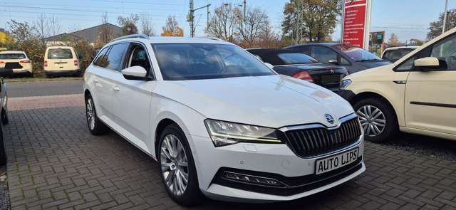 Imagine Skoda Superb Combi Style- STANDH.-KAMERA-AHK-KLIMA-PDC