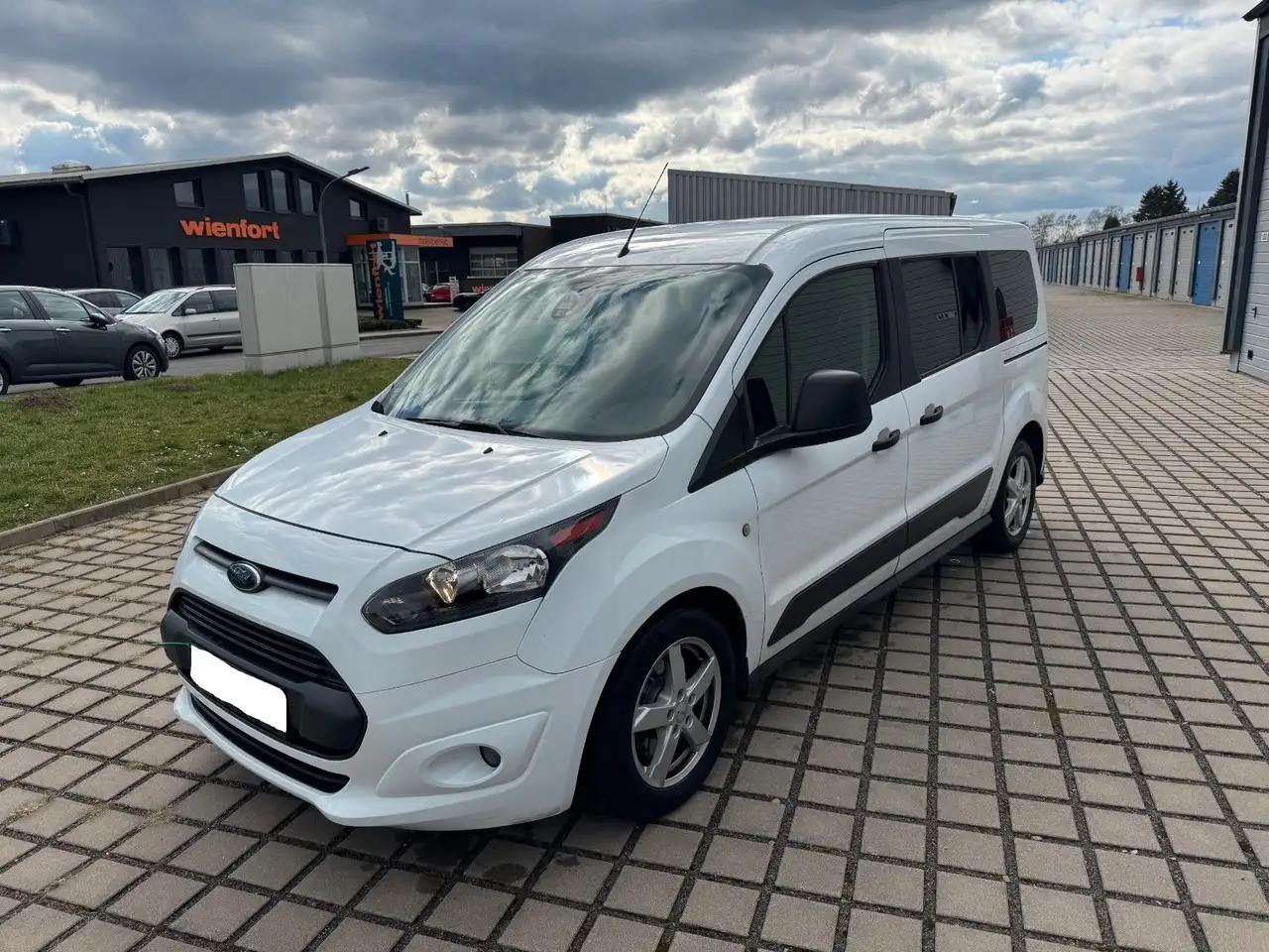 Ford Grand Tourneo