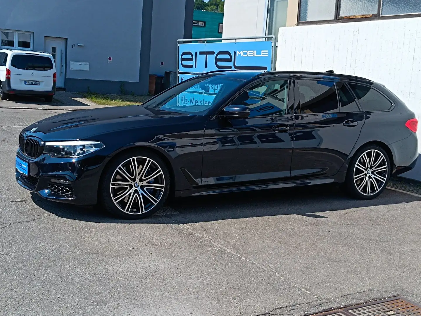 BMW 540 d Touring  xDrive M Sport Alcantara Pano LED Noir - 1