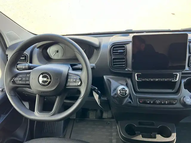 Opel Movano view 7