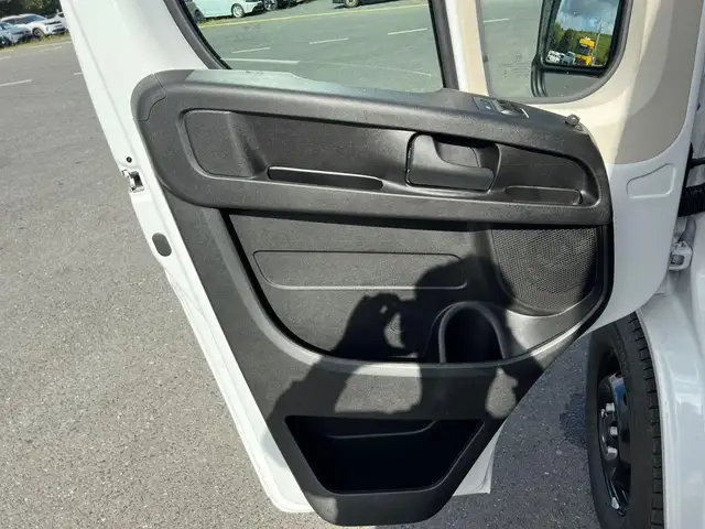 Opel Movano view 12