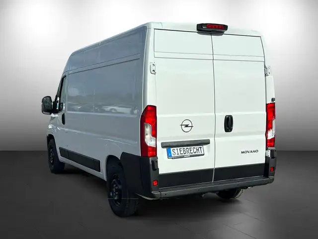 Opel Movano view 4
