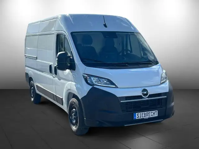 Opel Movano view 2