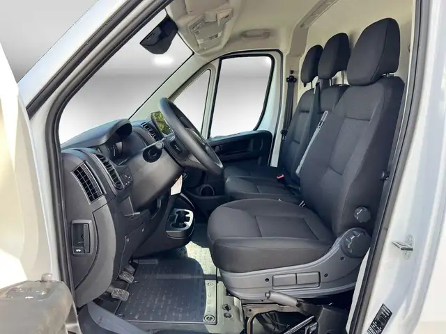Opel Movano view 6