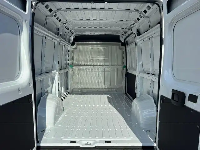 Opel Movano view 14