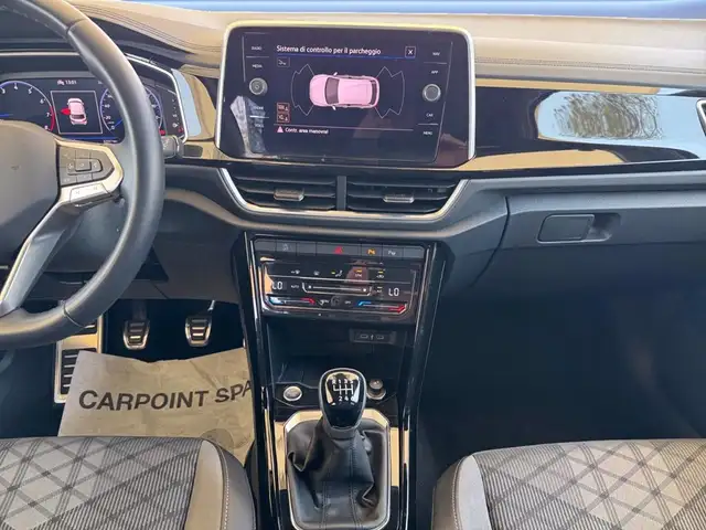 Volkswagen T-Roc view 12