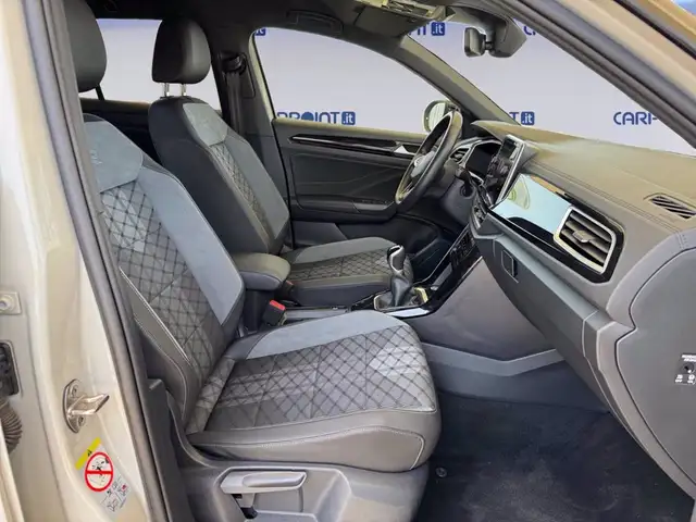 Volkswagen T-Roc view 16