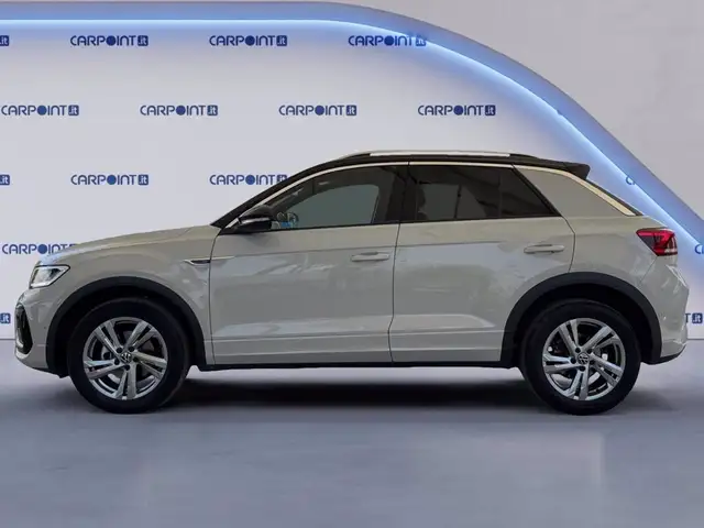 Volkswagen T-Roc view 3