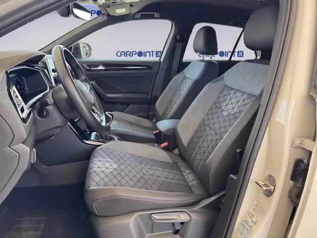 Volkswagen T-Roc view 10
