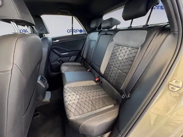 Volkswagen T-Roc view 14