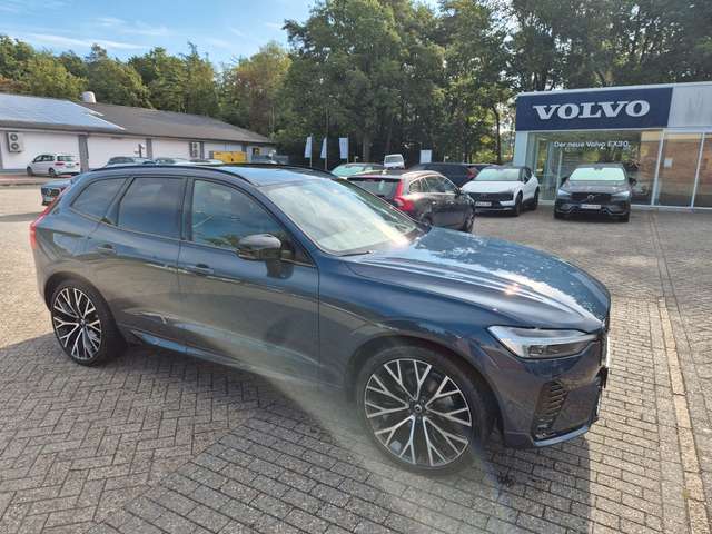 Imagine Volvo XC60 Ultra Dark AWD B5/Massage/B&W/Akustik