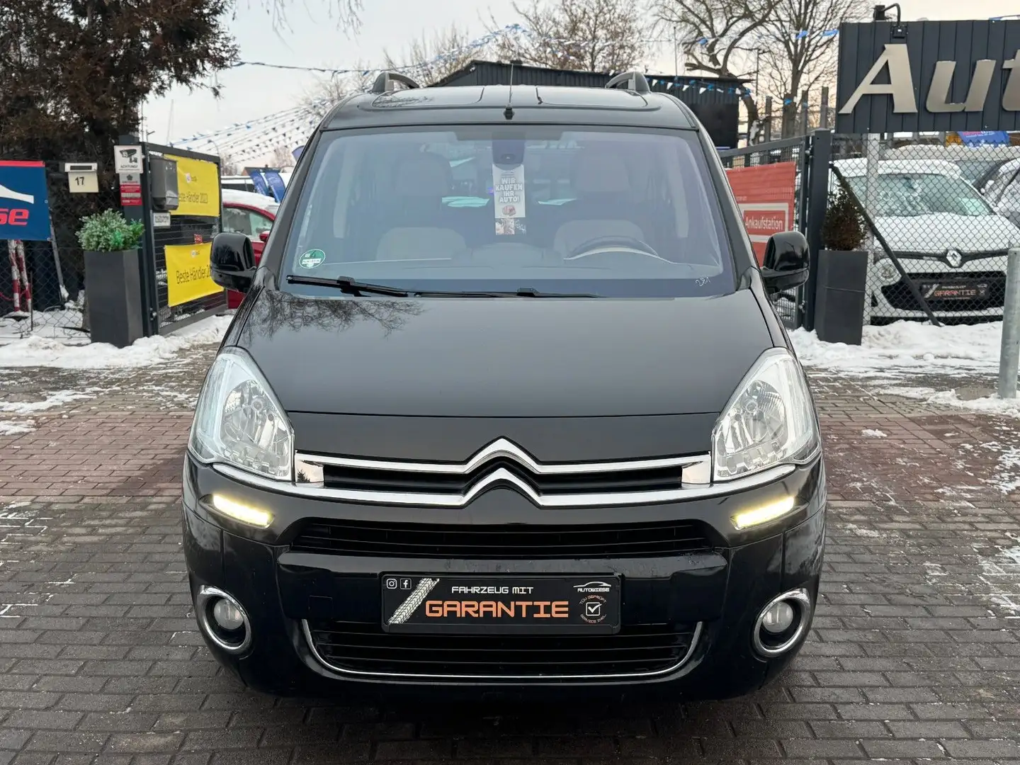 Citroen Berlingo Kombi Selection 1.6*Pano*SHZ*PDC*TEMP* Schwarz - 2