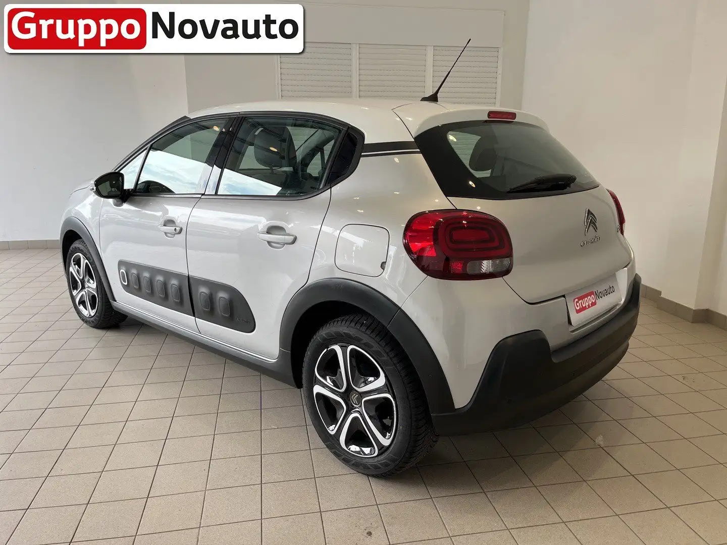 Citroen C3 C3 PureTech 82 Shine Argento - 2