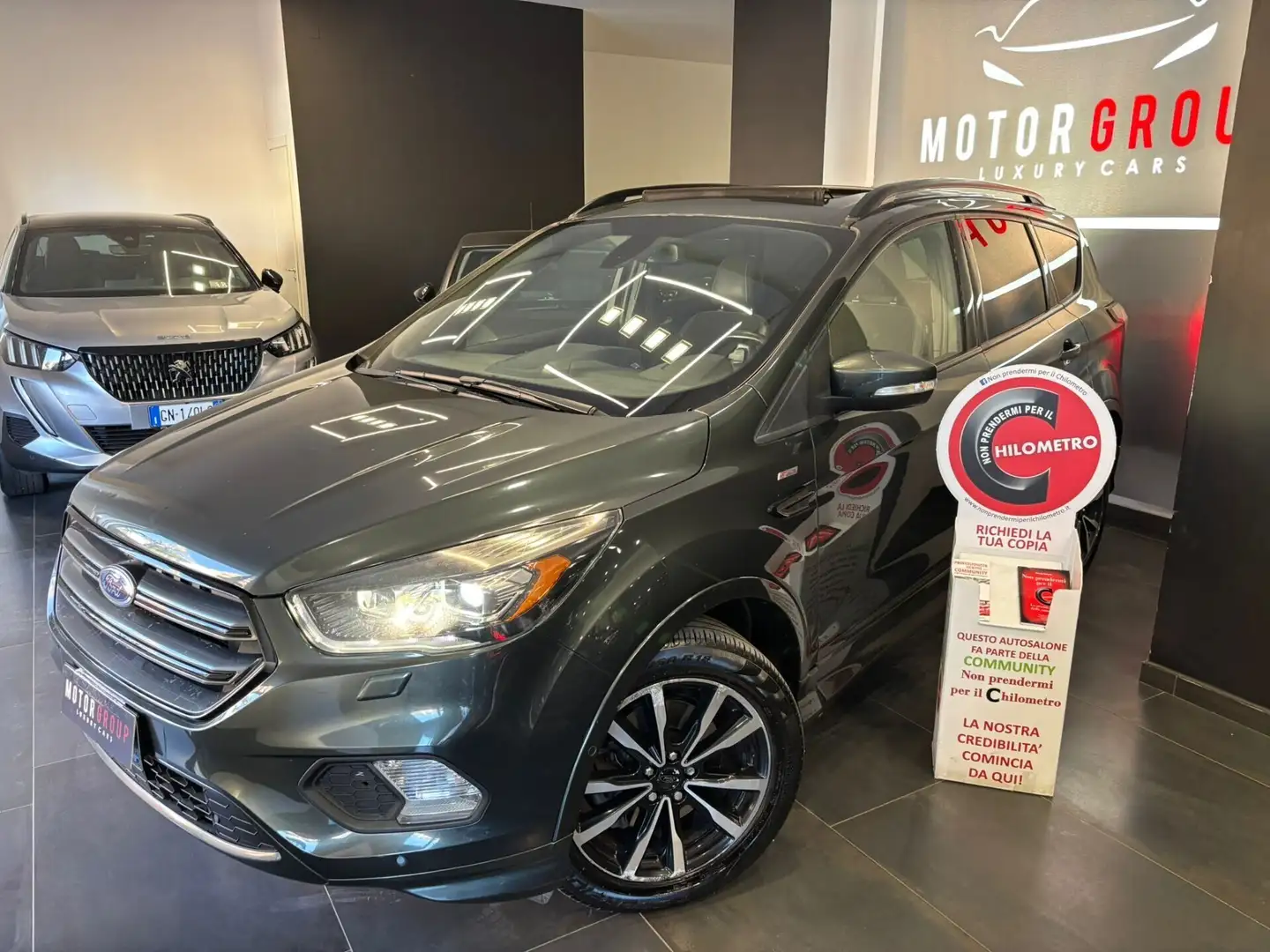 Ford Kuga Kuga 2.0 TDCI 150 CV S&S 4WD Powershift ST-Line Gris - 1