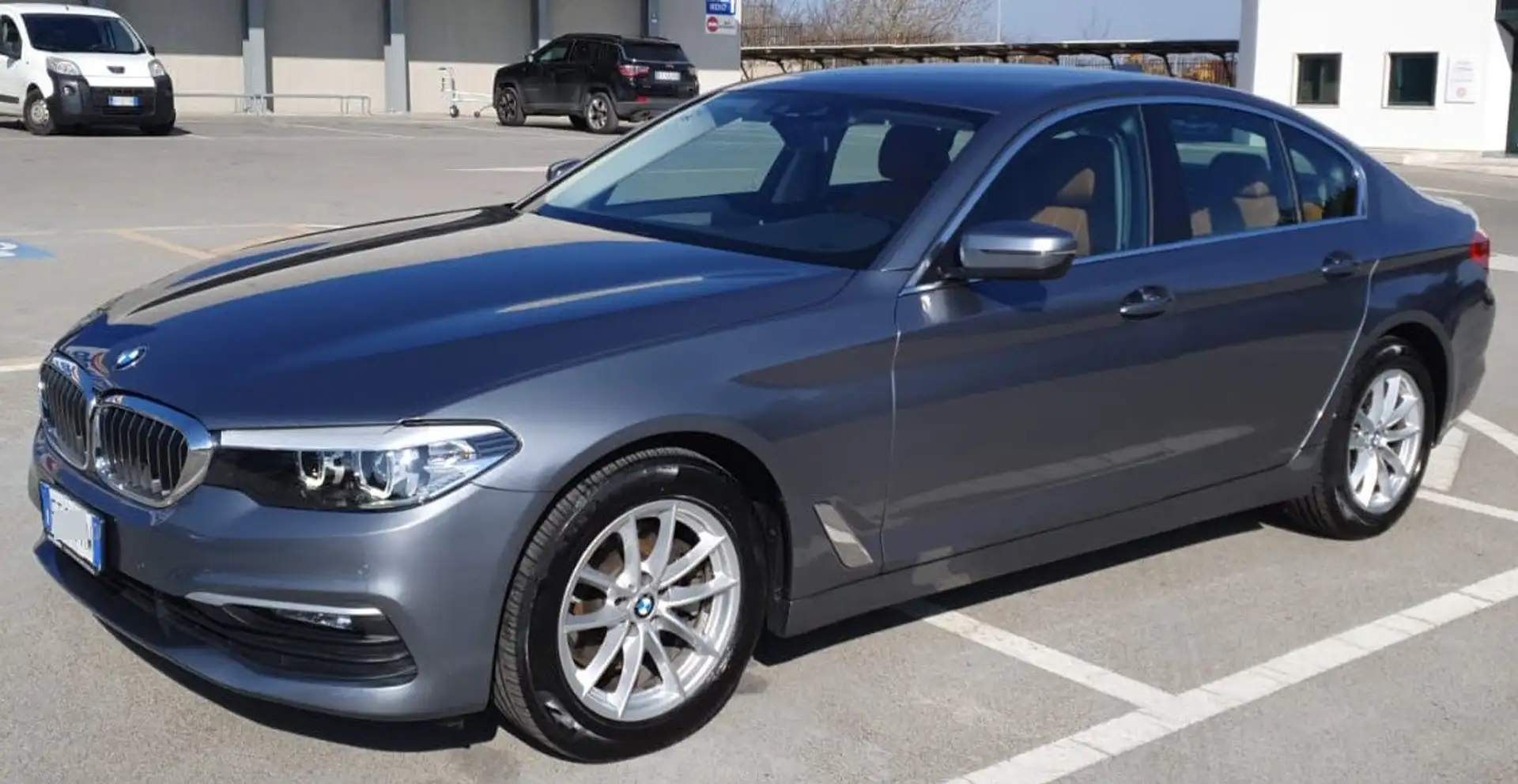 BMW 520 520d xdrive Business auto Grey - 1