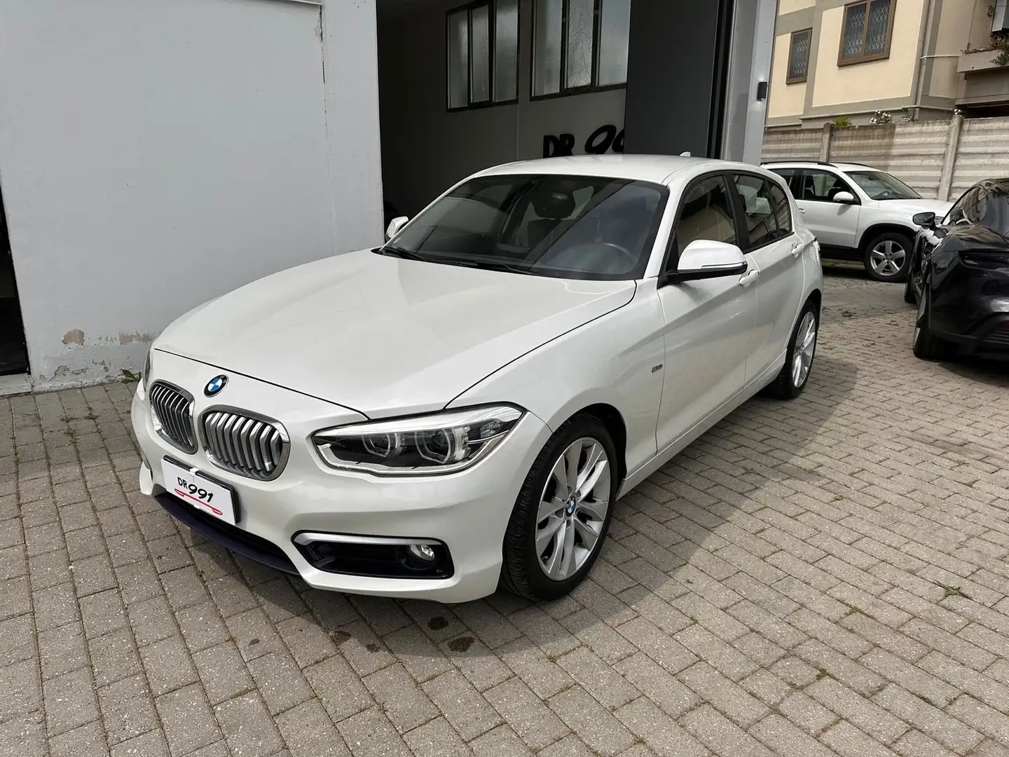 BMW 116 116d 5p Urban Euro 6 (new model) Blanc - 1
