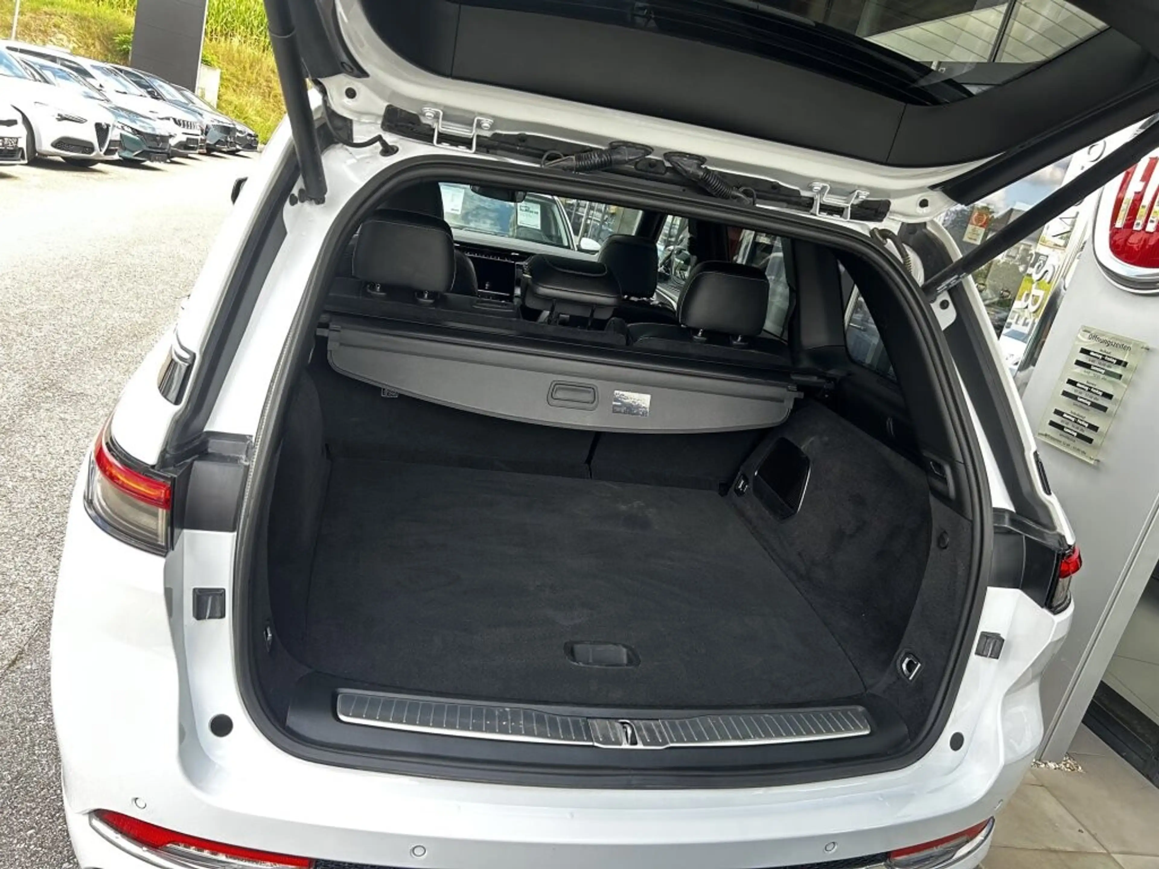 Jeep Grand Cherokee 2.0 PHEV 13,3kWh 380 PS AT 4xe Overland — photo 15