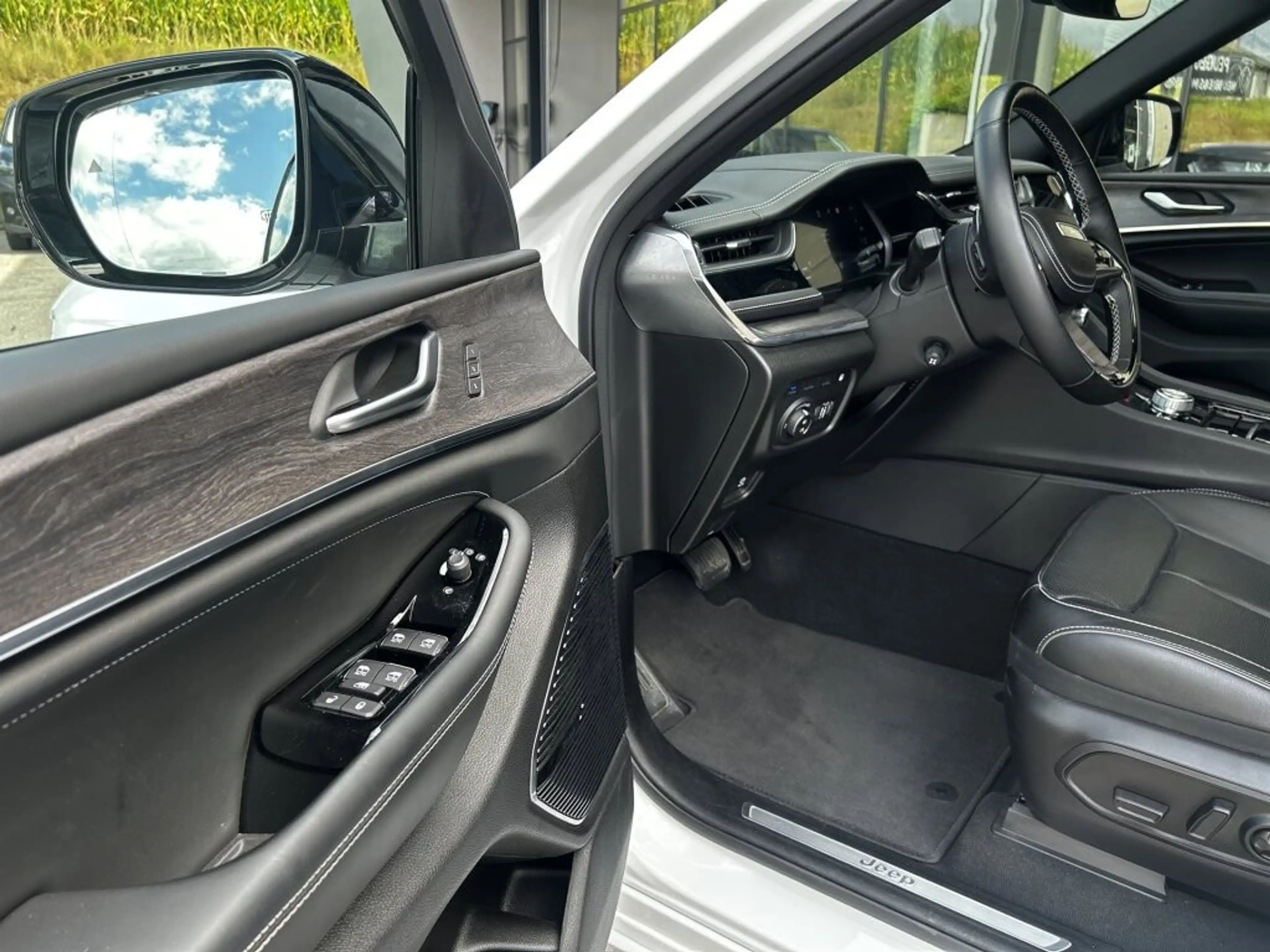 Jeep Grand Cherokee 2.0 PHEV 13,3kWh 380 PS AT 4xe Overland — photo 7