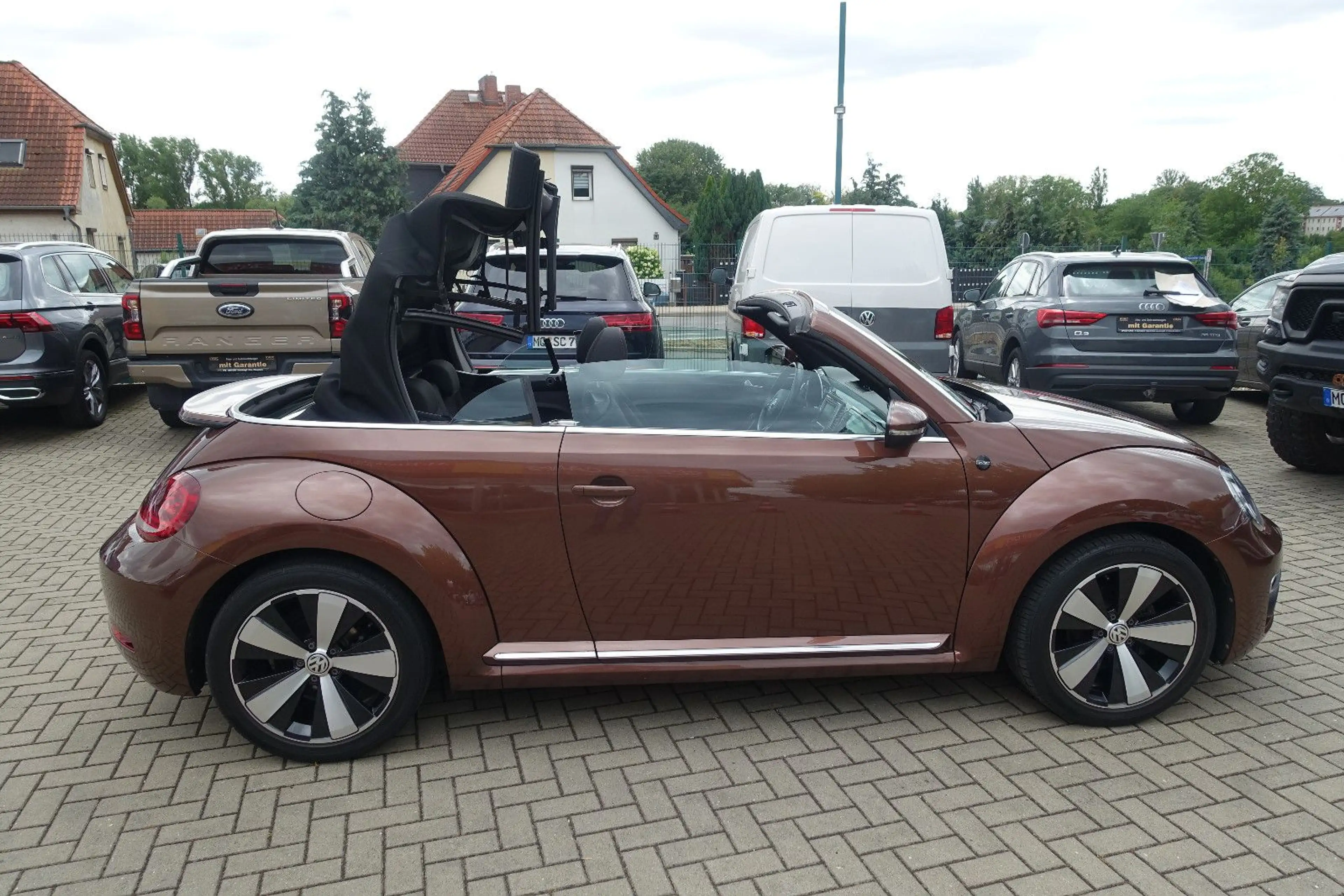 Volkswagen Beetle Cabriolet Design*Bi-Xenon*Navi*Kamera*1Hd — photo 42