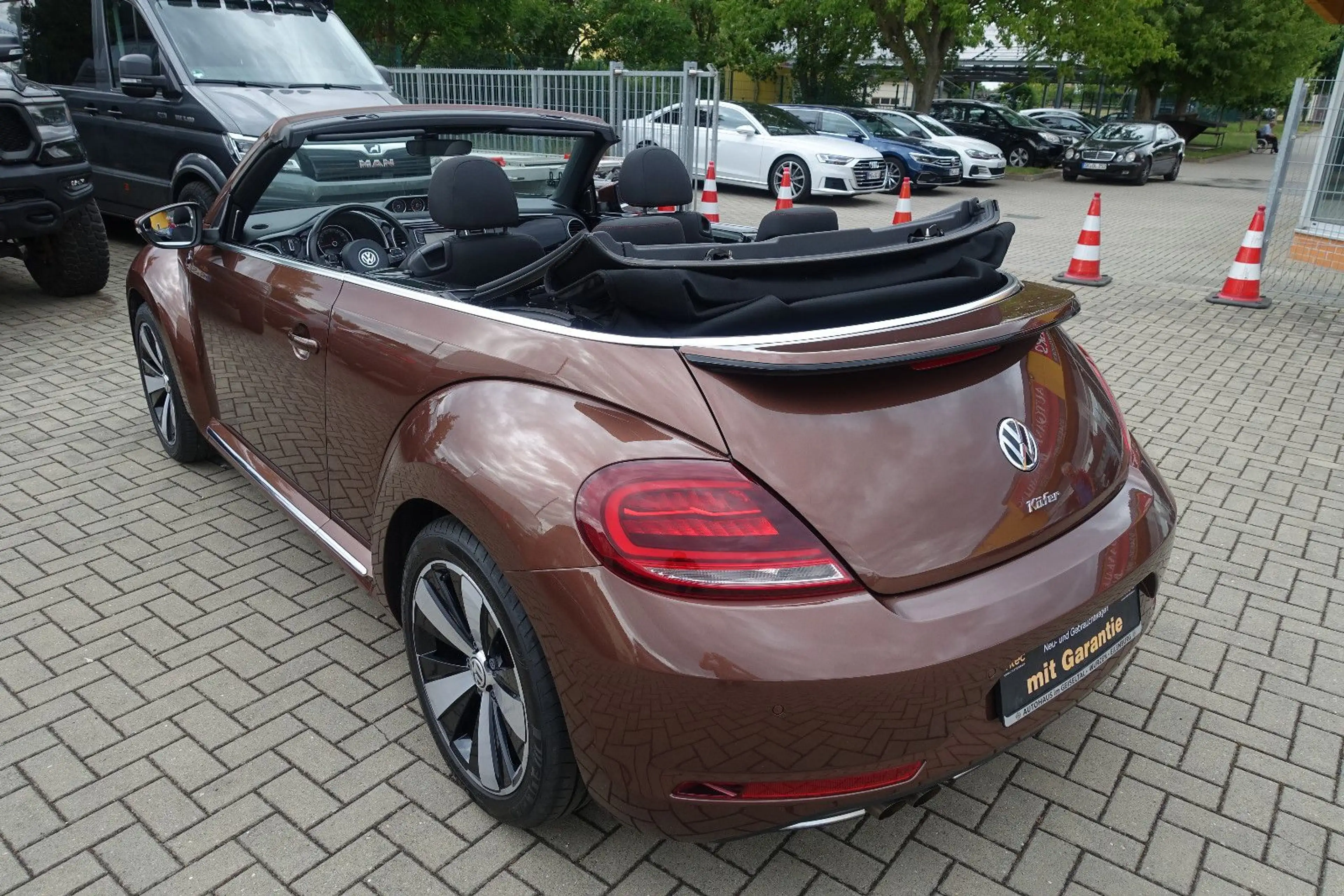 Volkswagen Beetle Cabriolet Design*Bi-Xenon*Navi*Kamera*1Hd — photo 8