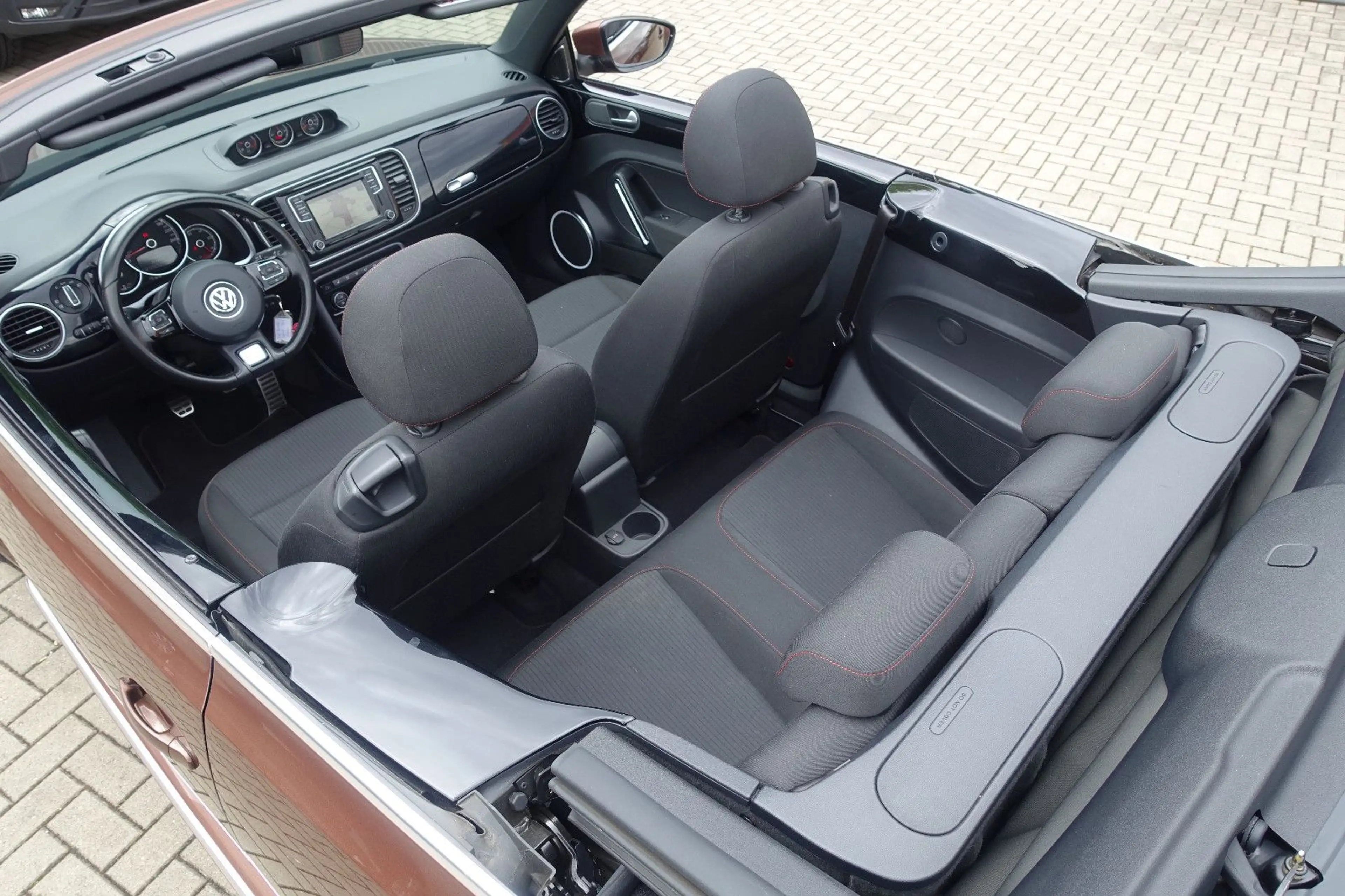 Volkswagen Beetle Cabriolet Design*Bi-Xenon*Navi*Kamera*1Hd — photo 41