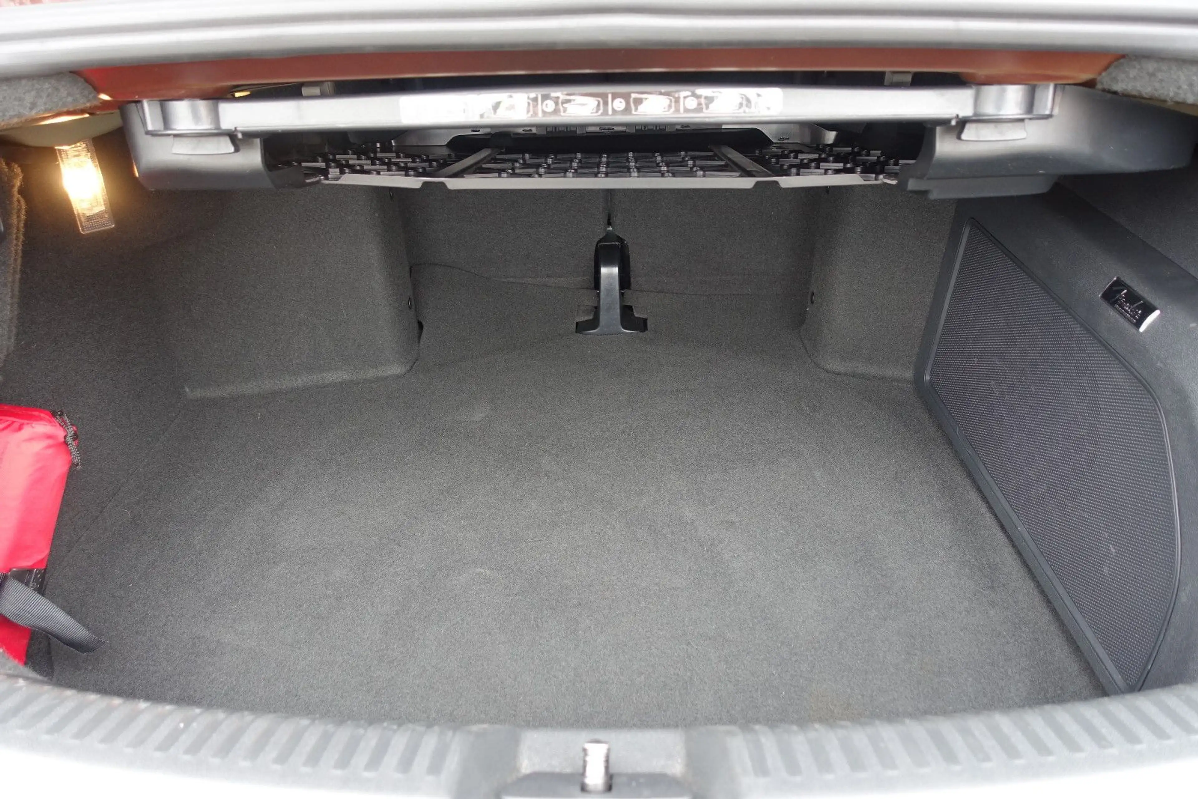 Volkswagen Beetle Cabriolet Design*Bi-Xenon*Navi*Kamera*1Hd — photo 35