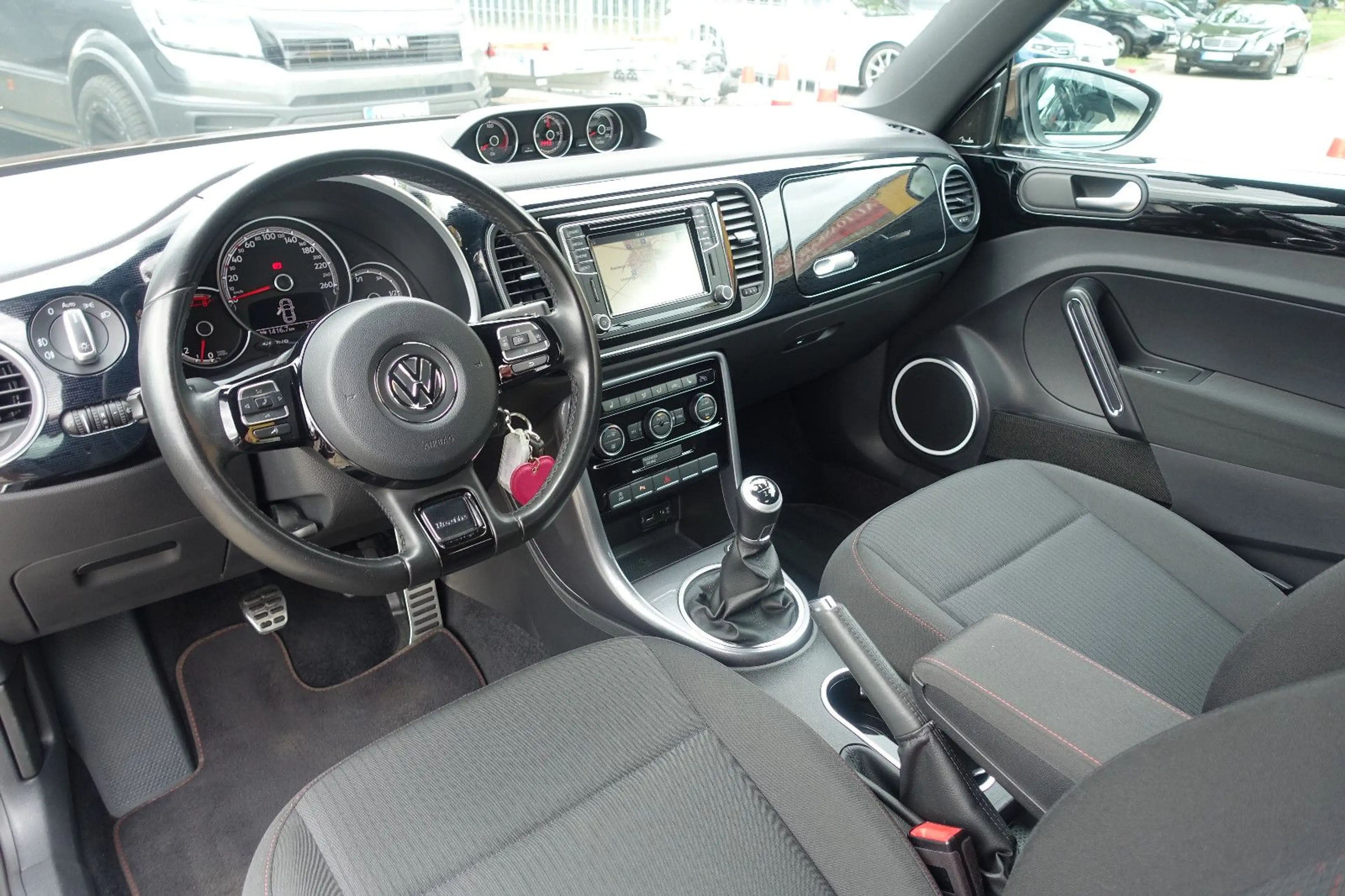 Volkswagen Beetle Cabriolet Design*Bi-Xenon*Navi*Kamera*1Hd — photo 15