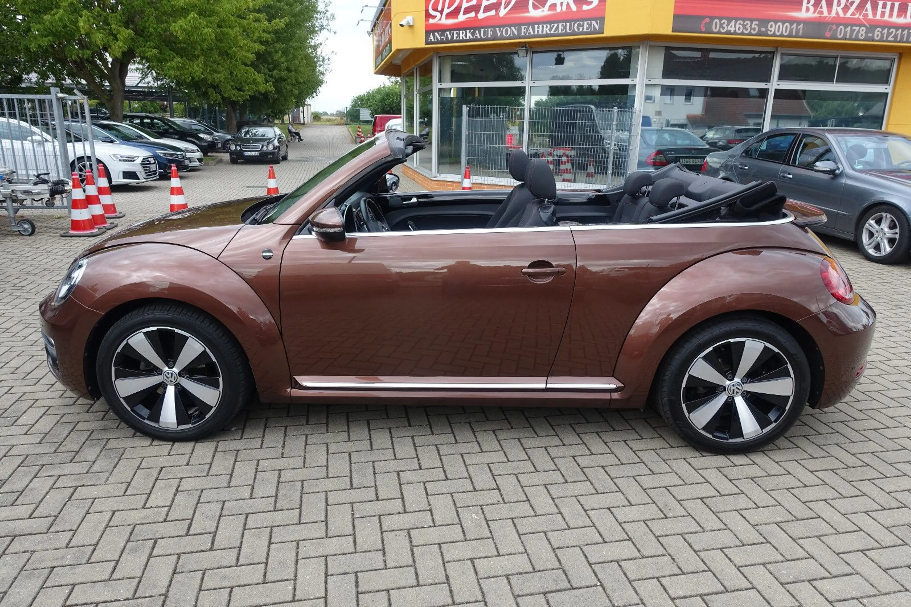 Volkswagen Beetle Cabriolet Design*Bi-Xenon*Navi*Kamera*1Hd — photo 9